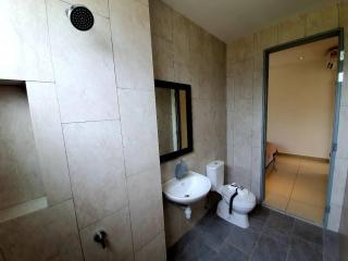 Affordable 1 Super King and 3 Double Bed bedroom House for 8 Guest - Kajang - 6