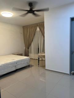 Affordable 1 Super King and 3 Double Bed bedroom House for 8 Guest - Kajang - 8