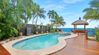 Mylara Beachfront Holiday Home - Holloways Beach - 9