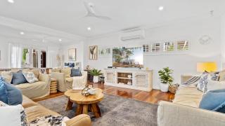 Mylara Beachfront Holiday Home - Holloways Beach - 3