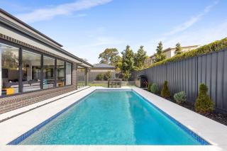 Modern Family Haven Child and Pet Friendly - Illawong - 0