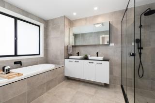 Modern Family Haven Child and Pet Friendly - 5