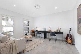 Modern Family Haven Child and Pet Friendly - Illawong - 3