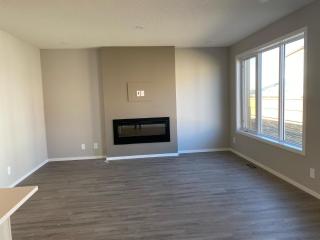Cozy House In Airdrie - Airdrie - 3