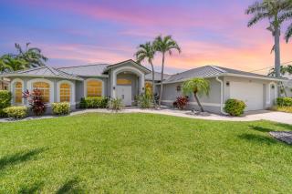 Villa Daydream Luxury Pool Home On Canal - Cape Coral - 0