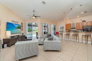 Villa Daydream Luxury Pool Home On Canal - Cape Coral - 2