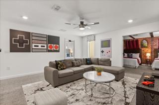 9 Bedrooms 5 Bathrooms Storey Lake 4165Pd - 1