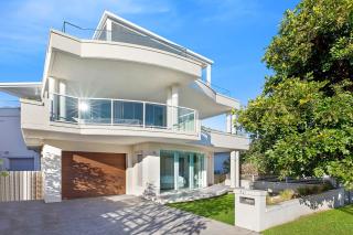 Skywaters Retreat - 2 Bedroom with waterviews - The Entrance - 2