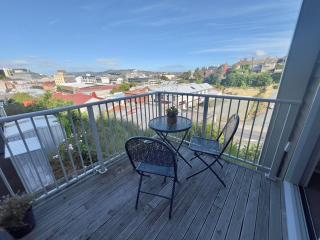 Quiet Central Dunedin Apartment & covered parking - Dunedin - 3