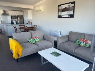 Quiet Central Dunedin Apartment & covered parking - Dunedin - 1