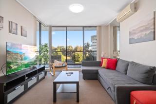 Bright 2-Bed Apartment Near Wentworth Point Sights - Sydney - 0