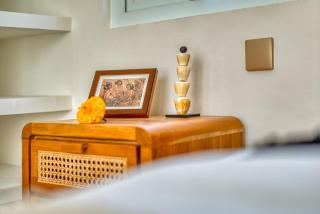 Charming 2BR Villa with Elegant Wooden Furnishings - 8