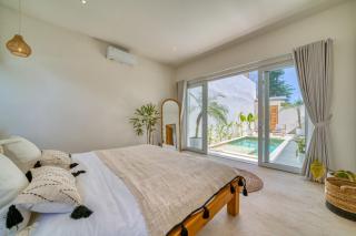Charming 2BR Villa with Elegant Wooden Furnishings - 5