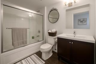 Yaletown 2 Bedroom Gem with Open Living Space - Vancouver - 1