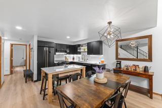 Luxe Mountain- beautiful remodeled condo, pet friendly with community pool - McCall - 9