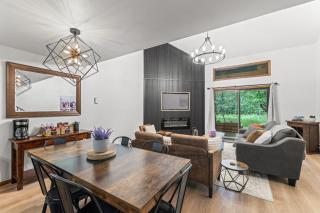 Luxe Mountain- beautiful remodeled condo, pet friendly with community pool - McCall - 2