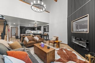 Luxe Mountain- beautiful remodeled condo, pet friendly with community pool - McCall - 1