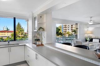 Sunny Surfers Stay - Beach & Tram at your doorstep - Gold Coast - 8