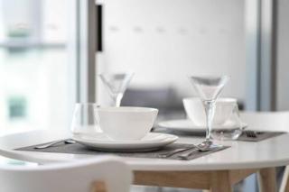 City Chic Living 1B1B Apt Shared Pool BBQ GYM - 9