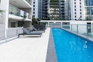 City Chic Living 1B1B Apt Shared Pool BBQ GYM - Brisbane - 3