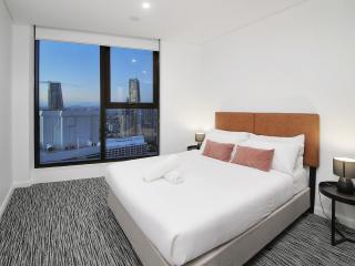 The Gold Coast View with 3BR, 2 Bath, Free Parking - Gold Coast - 3