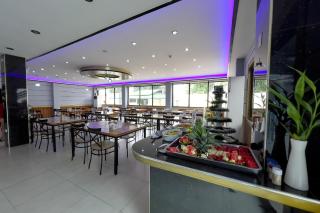 Valentine Hotel Angeles City - Angeles - 5