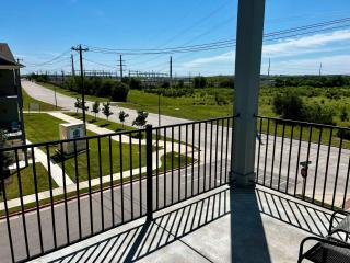 Elegant Home with Stunning Views and Comfortable Amenities - Leander - 8
