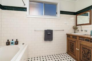 Elm Tree Cottage - Cosy Home Close to Cook Park - Orange - 3