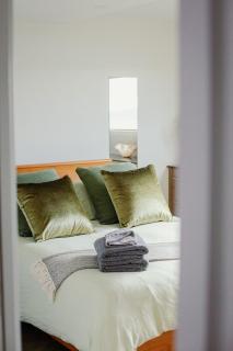 Architectural Home in Hobarts North - 9