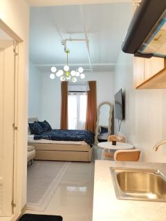 Flat with Balcony in Quezon City - Manila - 9