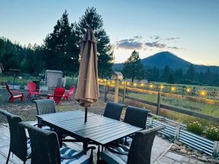 Jacuzzi, game room near Lassen and Hat Creek - - 0