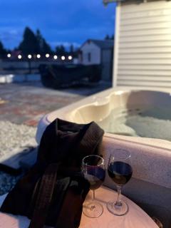 Jacuzzi, game room near Lassen and Hat Creek - - 8