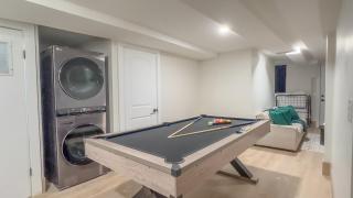 High-end House with 2 FREE Park Spots, rooftop NYC views and backyard with deck, 6BRs, 2FLs plus bsmt, 11 beds, 3 bath, Sleep 19, 20 PERCENT OFF - Hoboken - 7