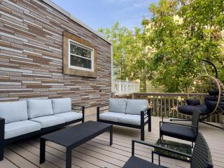 High-end House with 2 FREE Park Spots, rooftop NYC views and backyard with deck, 6BRs, 2FLs plus bsmt, 11 beds, 3 bath, Sleep 19, 20 PERCENT OFF - Hoboken - 8