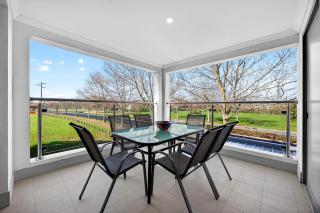 Stylish Corporate Stay with Wi-Fi & Parking - 7