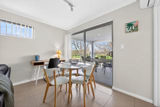 Stylish Corporate Stay with Wi-Fi & Parking - 4