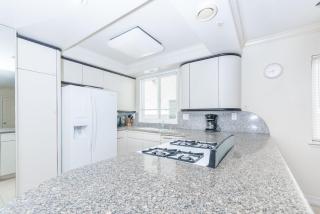 Steps To Sand! 7Br Retreat W- Ocean Views In Prime Location By Beachview Rentals - Newport Beach - 5