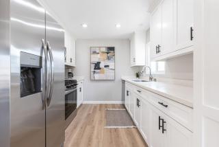 Luxury 6Br Triplex In Prime Location One House From Sand By Beachview Rentals - Newport Beach - 3