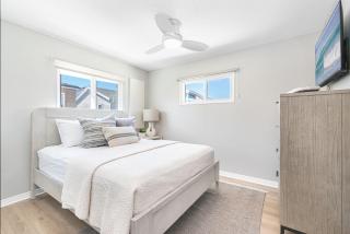 Luxury 6Br Triplex In Prime Location One House From Sand By Beachview Rentals - Newport Beach - 2