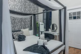 Highend Hideaway Duplex with 1 FREE Parking, backyard and deck, pool table, 2 Kings plus 2 Baths, Sleeps 10, 2 Floors! 20 PERCENT OFF - Hoboken - 5