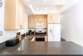 Modern Oceanview Tri-Level Condo Steps From The Beach By Beachview Rentals - Newport Beach - 2