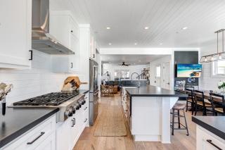 Luxury 4Br Coastal Retreat W- Rooftop Deck Oceanviews By Beachview Rentals - Newport Beach - 0