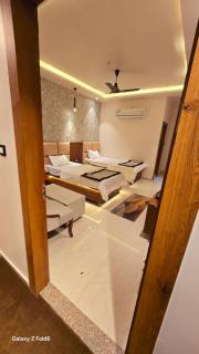 The Monark Inn - 9