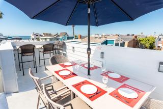 Updated 3Br W- Oceanview Rooftop Deck Steps To Beach By Beachview Rentals - Newport Beach - 8
