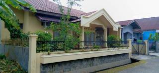 Gestur First House Syariah Hostel - Padang - 0