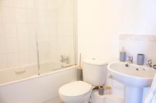 Mesh Accommodation 5 Bedroom Contractor House with Ensuite and Parking - Willesborough - 8