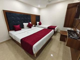 Hotel MARUTI R Drive Inn Road - 1