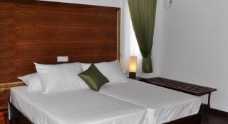 Naaval Hotel - Batticaloa - 1