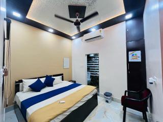 Hotel O Awadh Kunj Palace - Ayodhya - 1