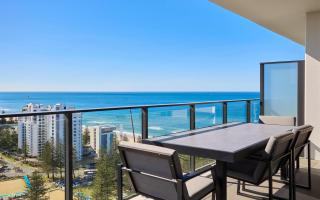 Luxe 3bd Ocean & City views 2 Min beach OPUS - Gold Coast - 0
